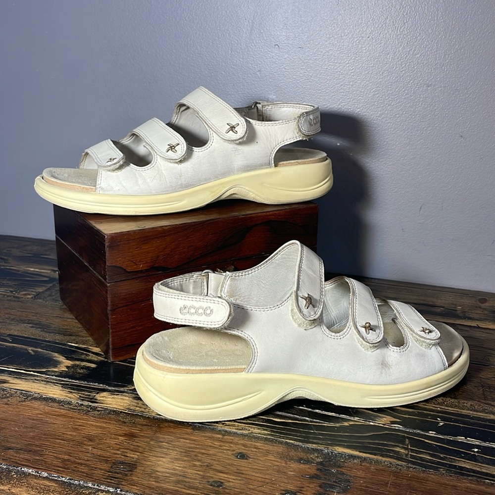 Ecco Womens 3 Tri Straps Sandals Beige Hook And Loop Size 40 comfortable used